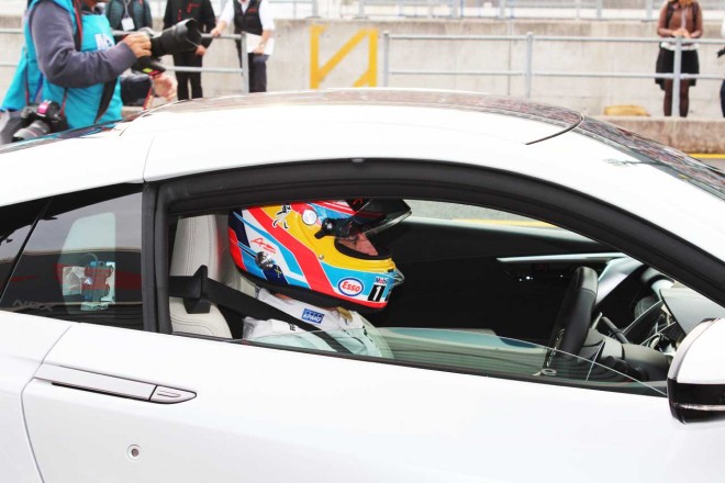 NSXに乗るフェルナンド・アロンソ