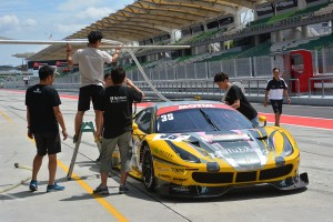 セパン12時間に向け準備を進めるハブオート・レーシングのフェラーリ