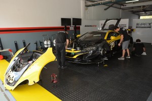 ワークスドライバーたちが乗り込むK-PAXレーシングのマクラーレン650S GT3