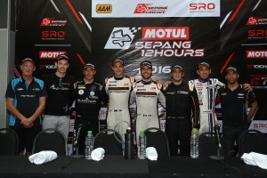 GT3クラスのトップ3ドライバー、各クラスのポール獲得ドライバーたち。TCクラスは白坂卓也がポールドライバーとなった。