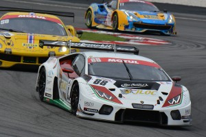 上位をうかがう走りをみせるJLOCの88号車ランボルギーニ・ウラカンGT3