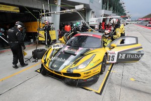 ピット作業を行う35号車フェラーリ