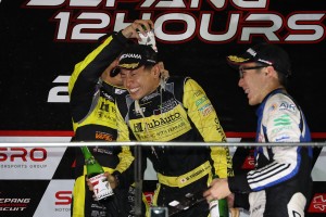 シャンパンを浴びる吉田広樹