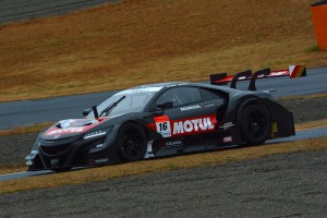 もてぎでシェイクダウンされたTEAM無限の16号車。午前はアウト〜インのみの走行となった。