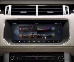 直感的なタッチ操作やホーム画面を自由にカスタマイズできる10.2インチの「InControl Touch Pro」を標準装備