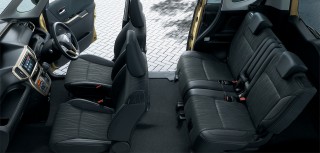 ソリオ バンディット Fリミテッド 専用シート表皮[ラックススェード＆レザー調]を採用