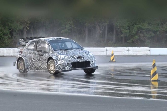 番組ではトミ・マキネンがヤリスWRCで疾走