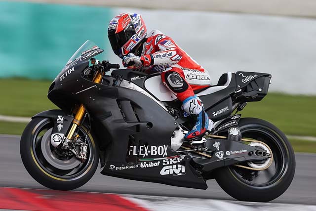 アップデート版と思われるデスモセディチGP17のカウル