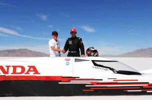 S-Dreamプロジェクト開発責任者の蔦氏(左)とドライバーを務めた宮城光氏(右)