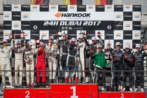 ドバイ24時間の表彰台