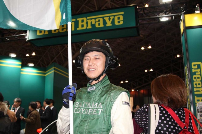 チームメカニックは、店舗に勤務する『サービスエンジニア』だ