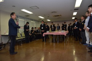 この日は訪れた学生たちに向け、関谷正徳氏や柿元邦彦氏からあいさつがあった。