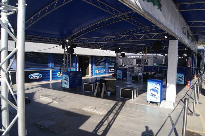 こちらはMスポーツ／フォードのガレージ。