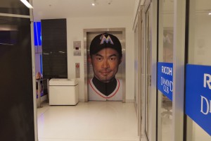 マーリンズ・パークのエレベーターにはICHIROが