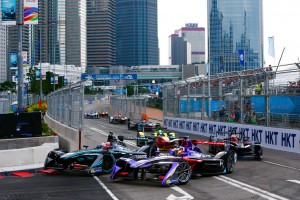 レギュラーの状況により、レースドライバー起用もありうるか