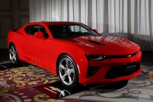 クーペは2.0リッター4気筒ターボの「LT RS」と、伝統のV8を搭載する「SS」を設定