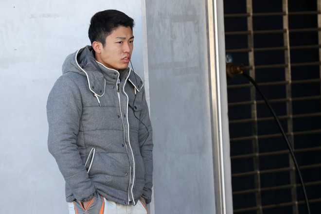 富士スピードウェイでシェイクダウンされた51号車レクサスRC F GT3を見守る坪井翔