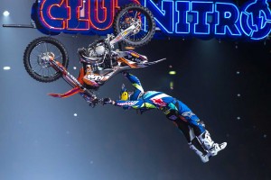 『ナイトロ・サーカス』では、さまざまなパフォーマンスが披露される