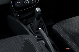 鷹揚に決まる独特の感触を持つシフトはルノーならではの味