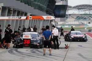 トムスの36号車レクサスLC500とTEAM無限の16号車ホンダNSX-GT