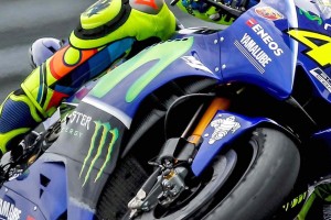 ヤマハの2層カウル