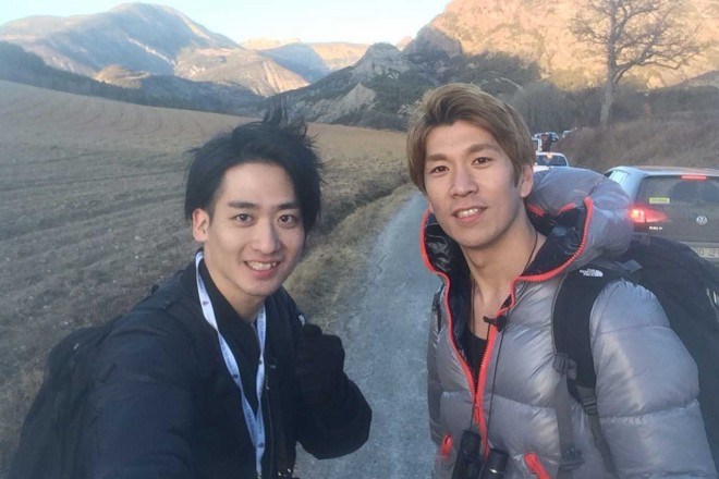 体当たり取材を行う若手芸人『ブリリアン』のふたり