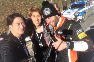 体当たり取材を行う若手芸人『ブリリアン』のふたり