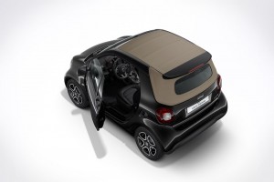 クリスタルホワイトの「マキアート」、ディープブラックの「エスプレッソ」の2色を設定