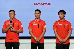 成田亮（左）と山本鯨（中）