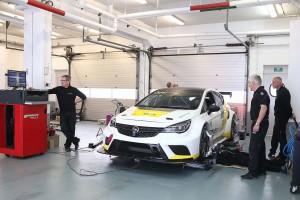 アストラ・カップカーやワンメイクラリー車両のノウハウも投入されているという