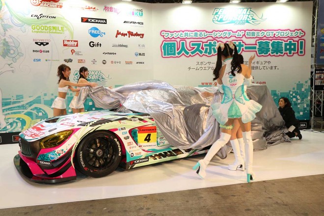 カラーリングのアンベイルはレーシングミクサポーターズ2017の手により行われた