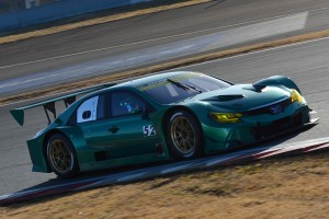 富士スピードウェイを走る埼玉トヨペットGreenBraveのマークX MC