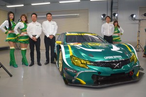 カラーリングが完成した埼玉トヨペットGreen BraveのマークX MCとドライバーの平沼貴之、番場琢、脇阪薫一