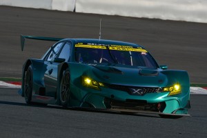 富士スピードウェイを走る埼玉トヨペットGreenBraveのマークX MC