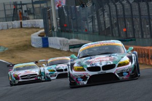 初音ミクGTプロジェクトドリームレースをリードした右京監督のZ4