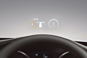グレード追加と一部改良が行われた「GLC」には、220dスポーツ以上にヘッドアップディスプレイを標準装備化
