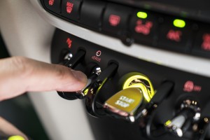 車両のダイナミクス設定に加え、EV走行モードも選択可能なドライブセレクト機能も搭載