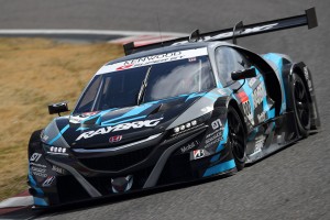 鈴鹿を走る『PHASE01』カラーリングのRAYBRIG NSX-GT