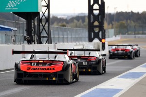 鈴鹿のピットロードに並ぶNSX-GT勢