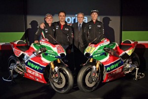 2017年の参戦体制を発表したアプリリア