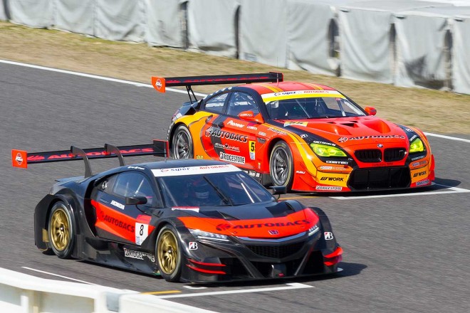 ARTA CR-Z GTが走行できなくなったため、ホンダNSX-GTとARTA BMW M6 GT3でのデモランとなった鈴木亜久里VS土屋圭市