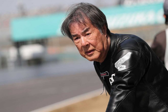 北野元、高橋国光の走りを見守る星野一義