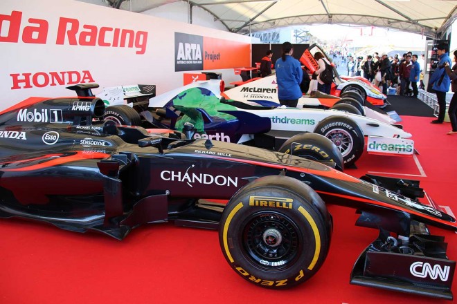 グランドスタンド裏には歴代のホンダF1マシンも展示