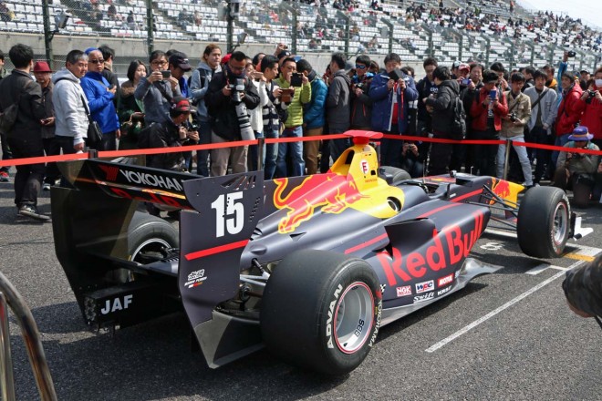 ピエール・ガスリーが操るTEAM無限のSF14