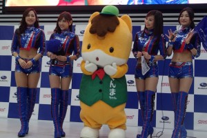BRZ GT GALS『BREEZE』のメンバーは4名とも継続が決定。スバルのお膝元、群馬県のイメージキャラクターぐんまちゃんも応援に駆けつけた