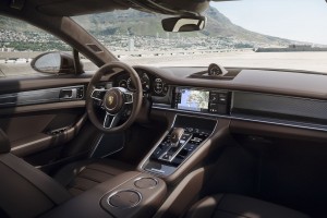 デジタル式ポルシェ・アドバンストコックピット、先駆的なアシスタンスシステムのポルシェ・イノドライブなども装備