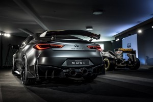 F1をイメージさせる大型のディフューザーやイエローが入ったリヤウイングが目を引く