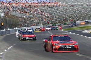 今季初勝利を挙げたエリック・ジョーンズ（#20） 2017年NASCARテキサス