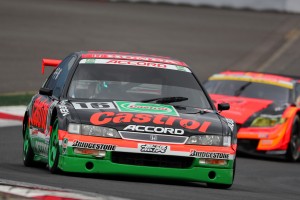 富士を走るカストロール無限アコード。この日は山本尚貴がステアリングを握った。