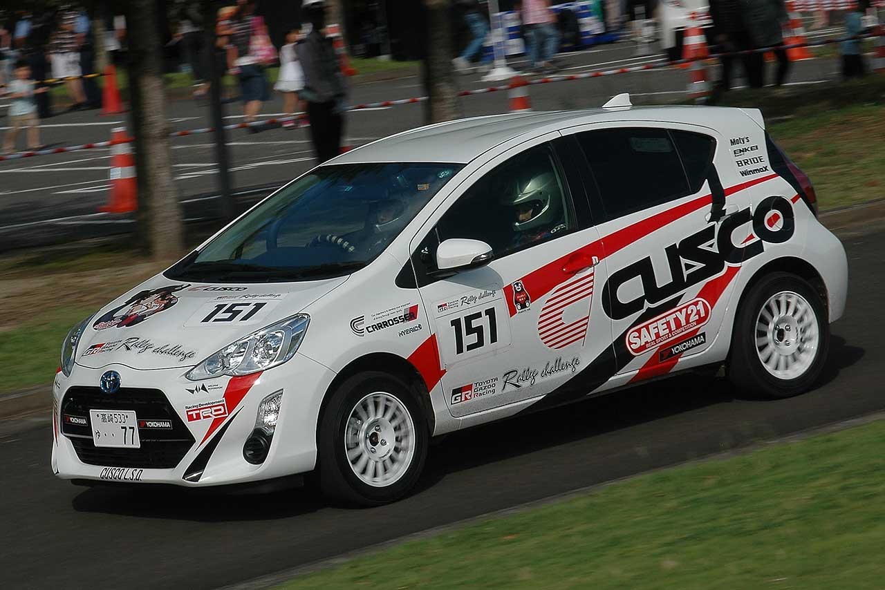 Yh高崎くす子アクア Cuscoジュニアラリーチームとオートサロンがコラボ Tokyo Auto Salon Aqua Rally Team 誕生の画像 写真 6 Autosport Web